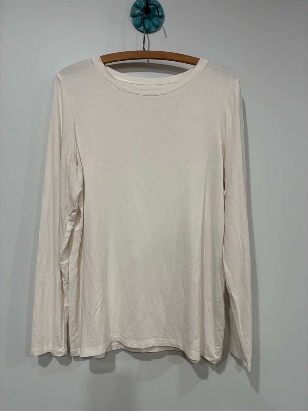 Chico's Cream Long-Sleeve Crewneck Tee